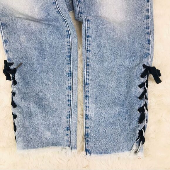 BLANK NYC High Rise Lace Up Ankle Jeans Tapered Leg Raw Hem Distressed Size 29 - Picture 11 of 16